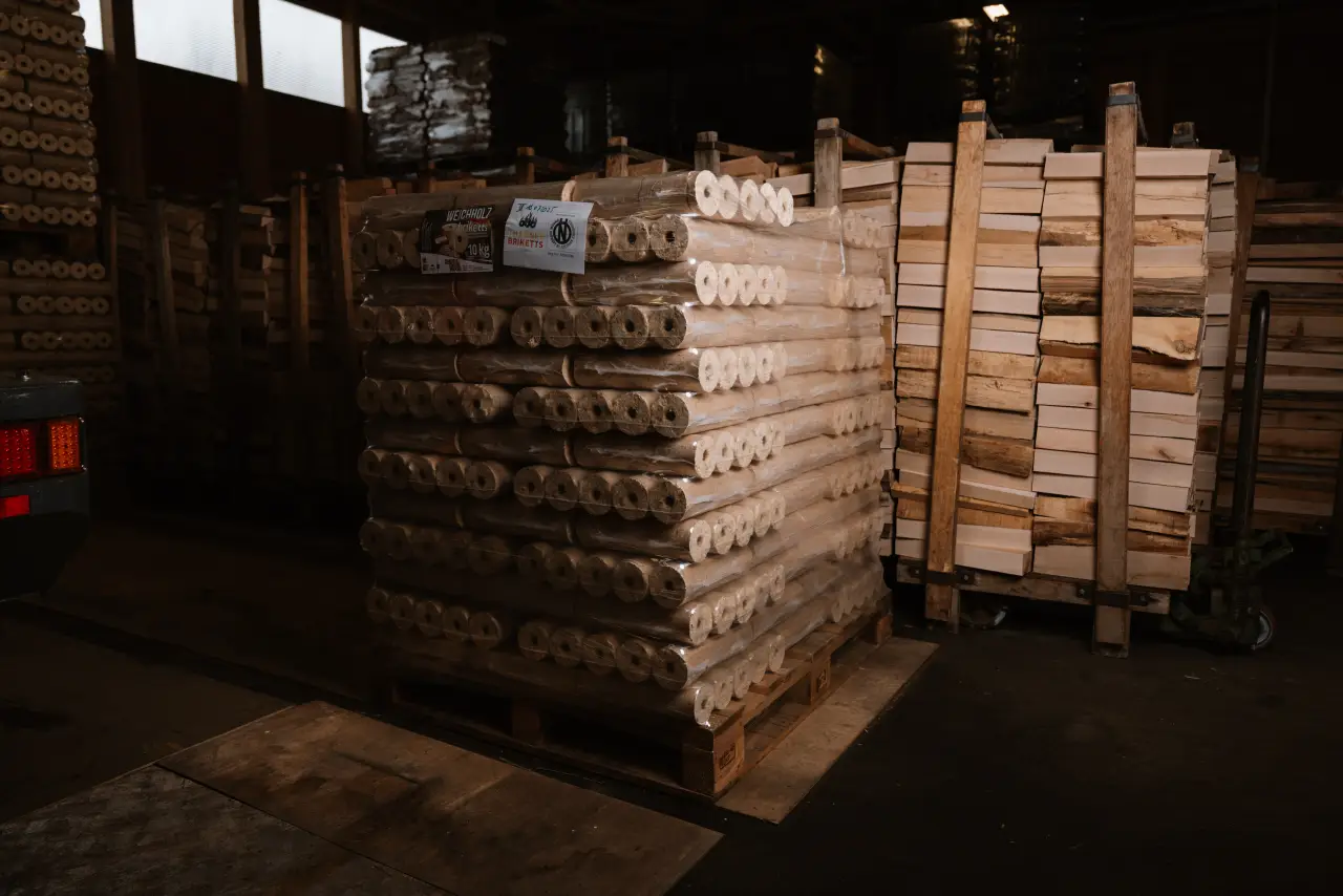Holzbriketts Palette kaufen – Regionale Lieferung