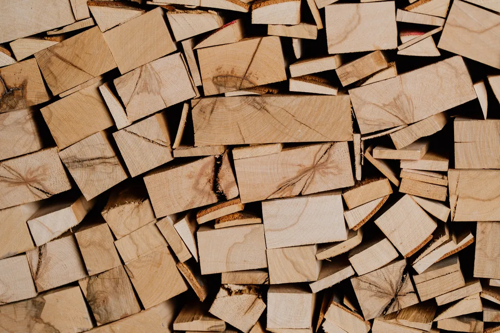 Kaminholz-Lager für die Belieferung von Saldenburg