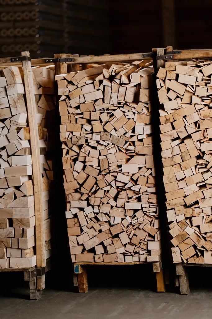 Holzbriketts und Brennholz Lieferung für Witzmannsberg